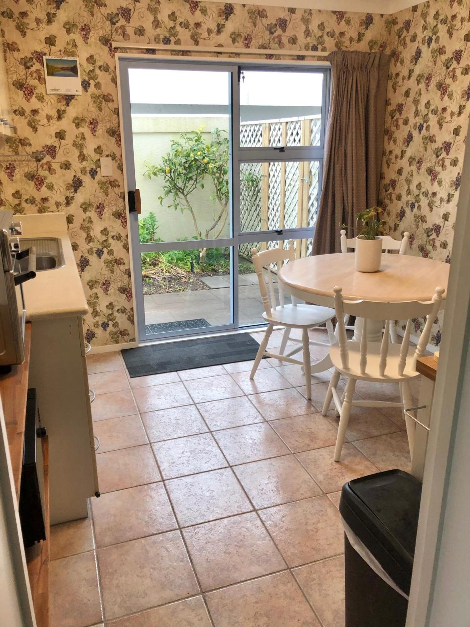 Hillcrest One Apartment Уакатане Екстериор снимка